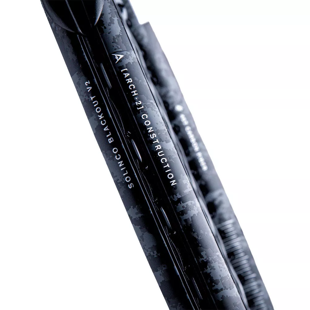 Solinco Black Out 300 racket