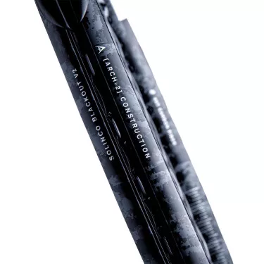 Solinco Black Out 300 racket