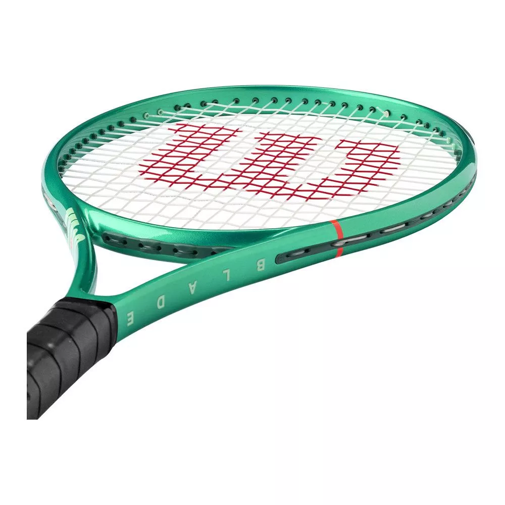 Wilson Junior Blade 26 V10 Tennis Racket (255g)