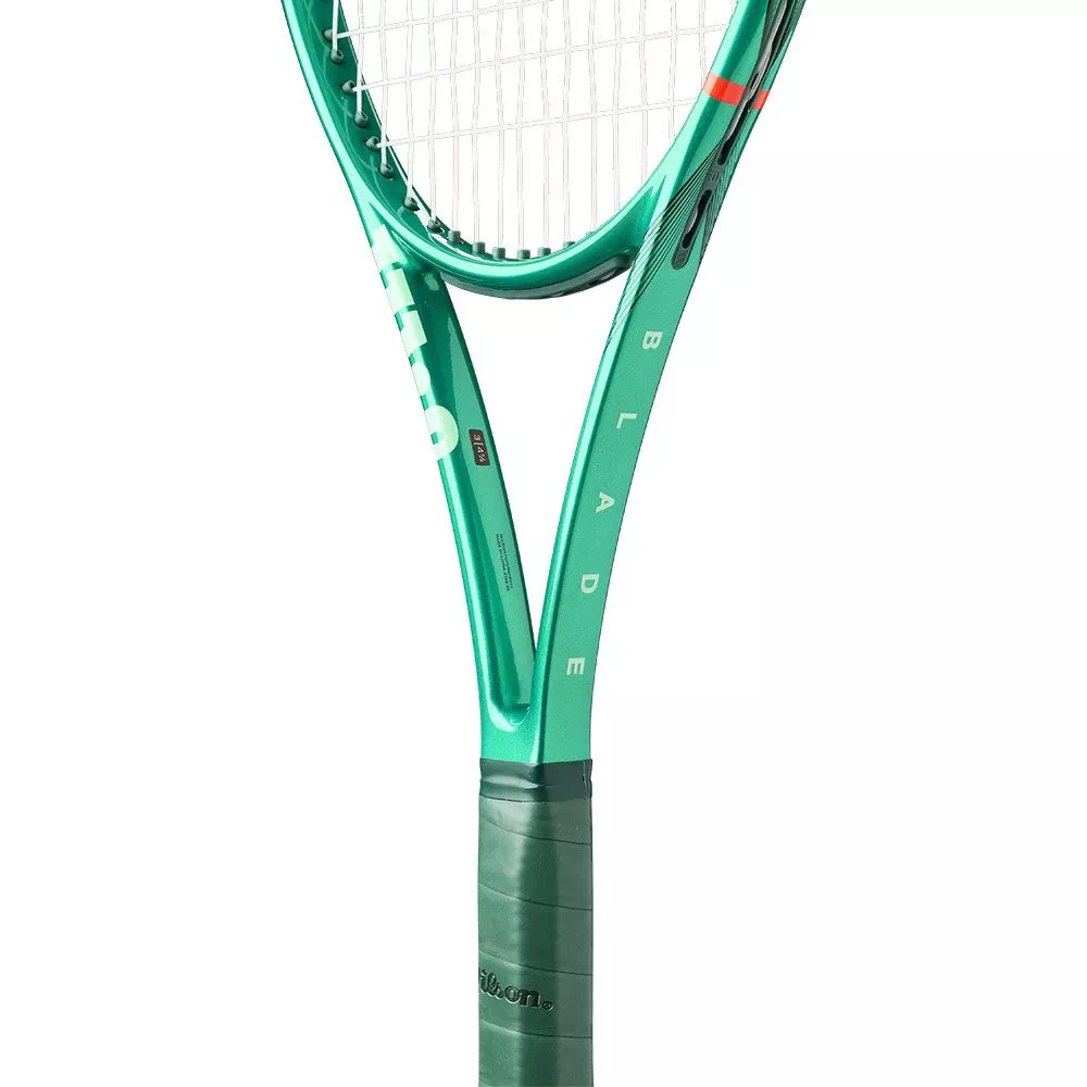 Wilson Blade 98 18x20 V10 Tennis Racket (305g)