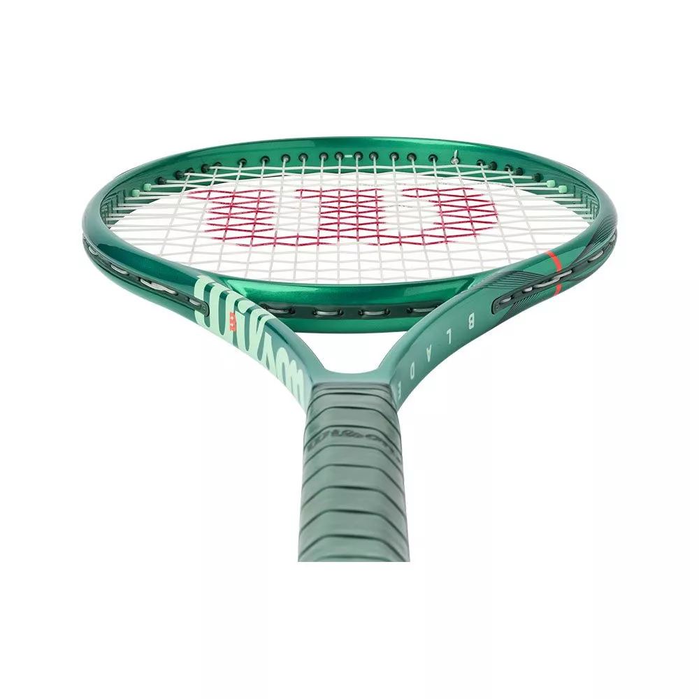 Wilson Blade 104 V10 Tennis Racket (290g)