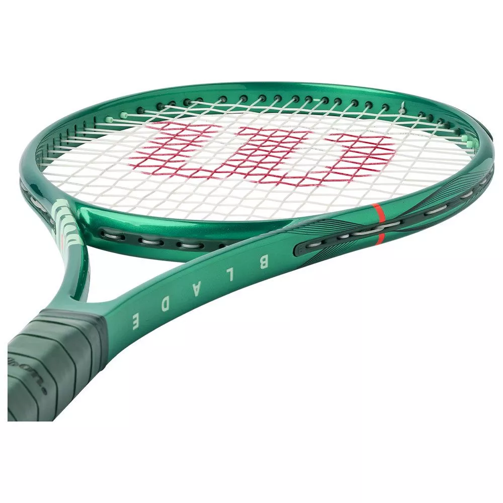 Wilson Blade 104 V10 Tennis Racket (290g)