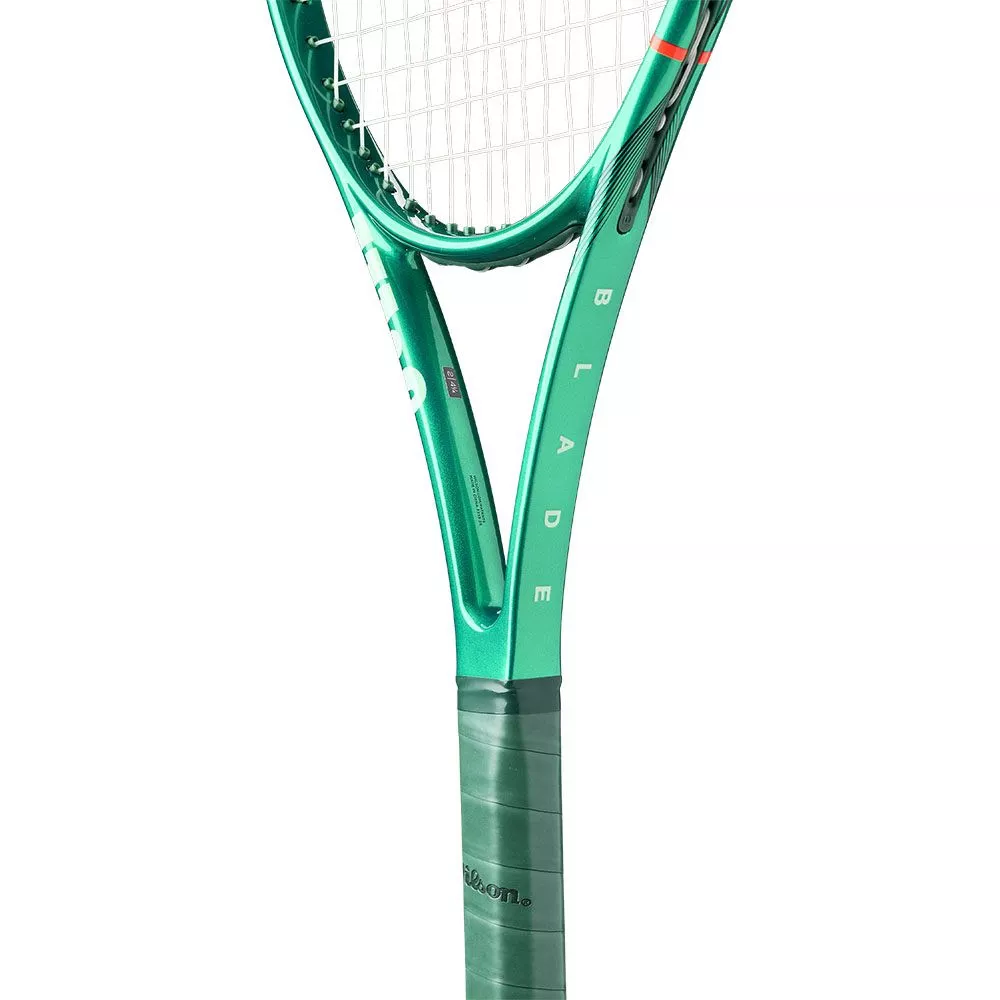 Wilson Blade 104 V10 Tennis Racket (290g)
