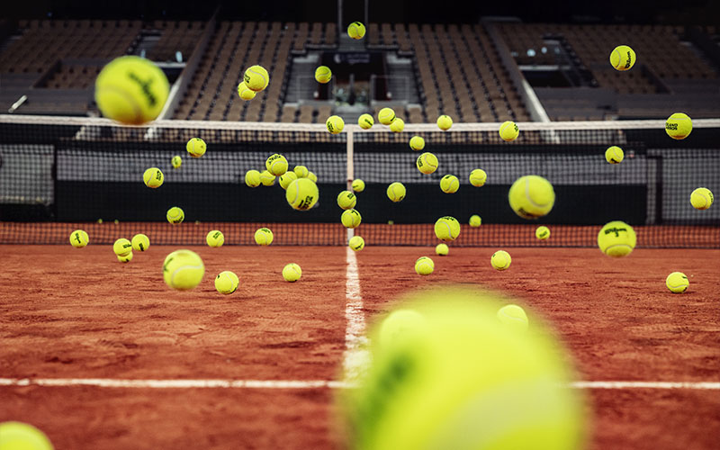 How many tennis balls are used at Roland Garros?